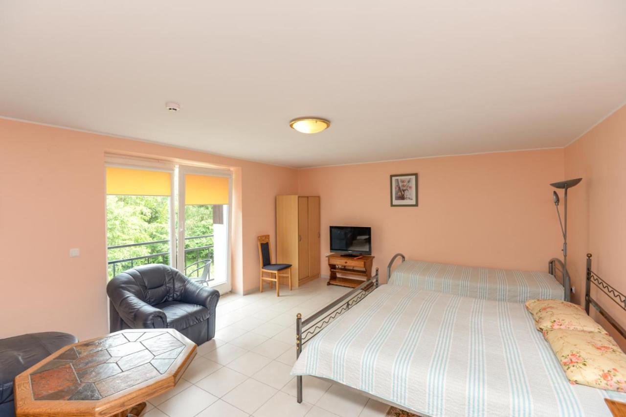 Red Tower Apartments Паланга Экстерьер фото
